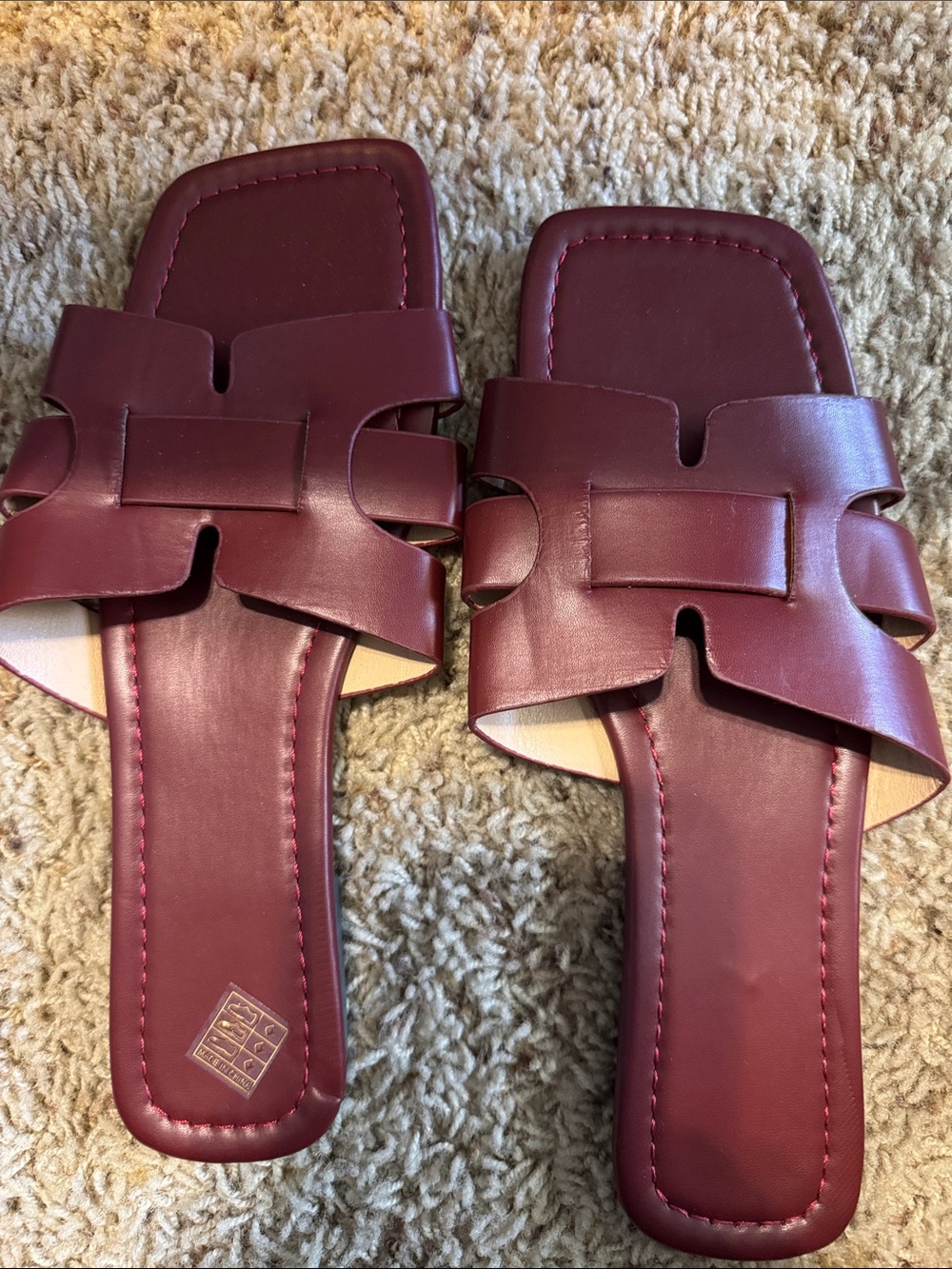Women’s Slide Sandals in Burgundy